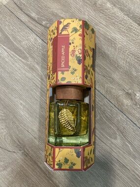 Spiced Apple Reed Diffuser 120 ml 4.23 Oz NWT Scented Oil Diffuser